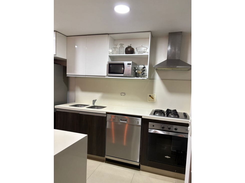 HERMOSO APARTAMENTO EN ENVIGADO LOMA DE LAS BRUJAS PISO BAJO — foto 4