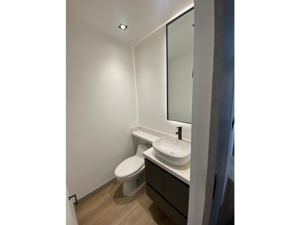 HERMOSO APARTAMENTO EN ENVIGADO PARTE BAJA PISO MEDIO LINDA VISTA — foto 4