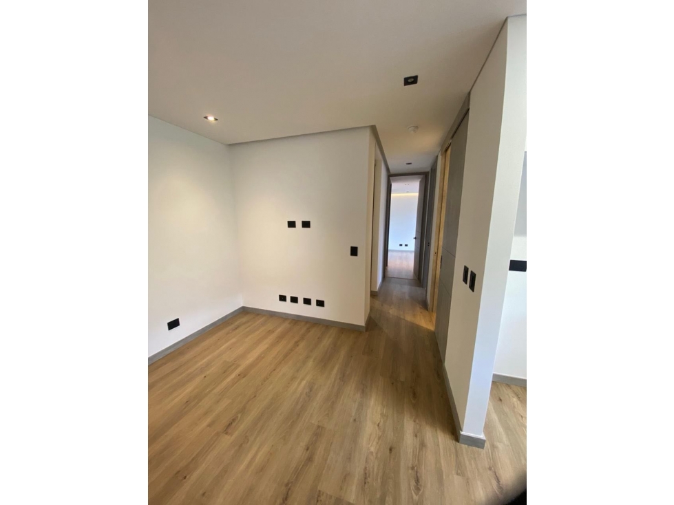 HERMOSO APARTAMENTO EN ENVIGADO PARTE BAJA PISO MEDIO LINDA VISTA — foto 5