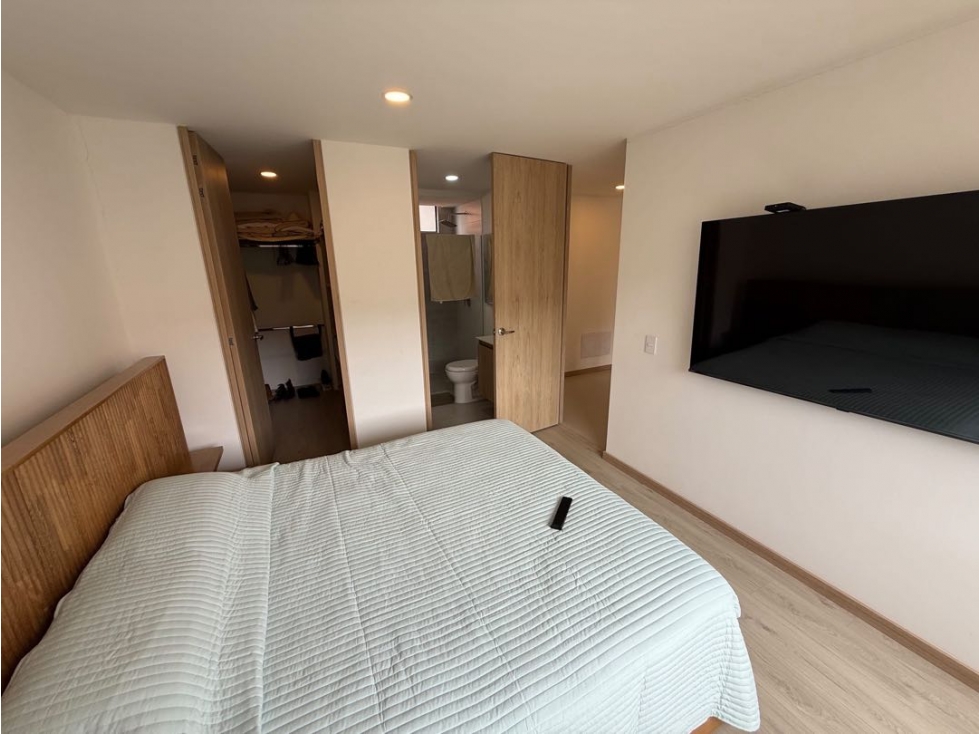 HERMOSO APARTAMENTO EN ENVIGADO LOMA DE ESCOBERO PISO ALTO LINDA VISTA — foto 4