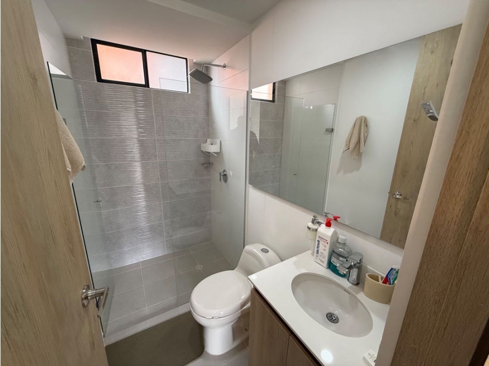 HERMOSO APARTAMENTO EN ENVIGADO LOMA DE ESCOBERO PISO ALTO LINDA VISTA — foto 5