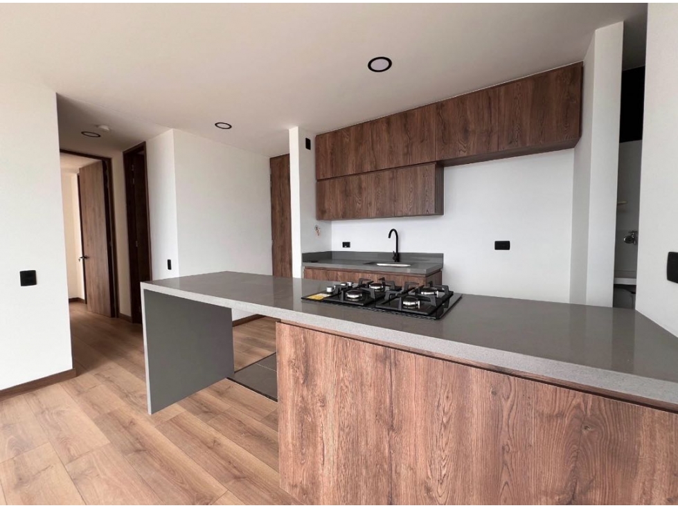 HERMOSO APARTAMENTO EN ENVIGADO SECTOR TRIANON PISO ALTO LINDA VISTA