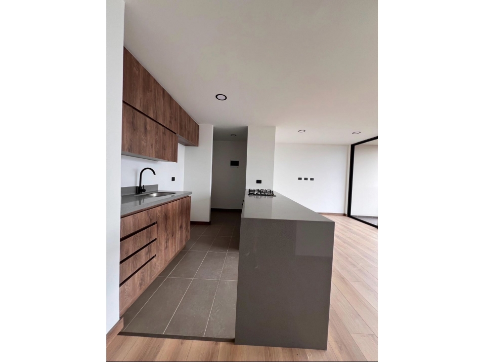 HERMOSO APARTAMENTO EN ENVIGADO SECTOR TRIANON PISO ALTO LINDA VISTA — foto 2