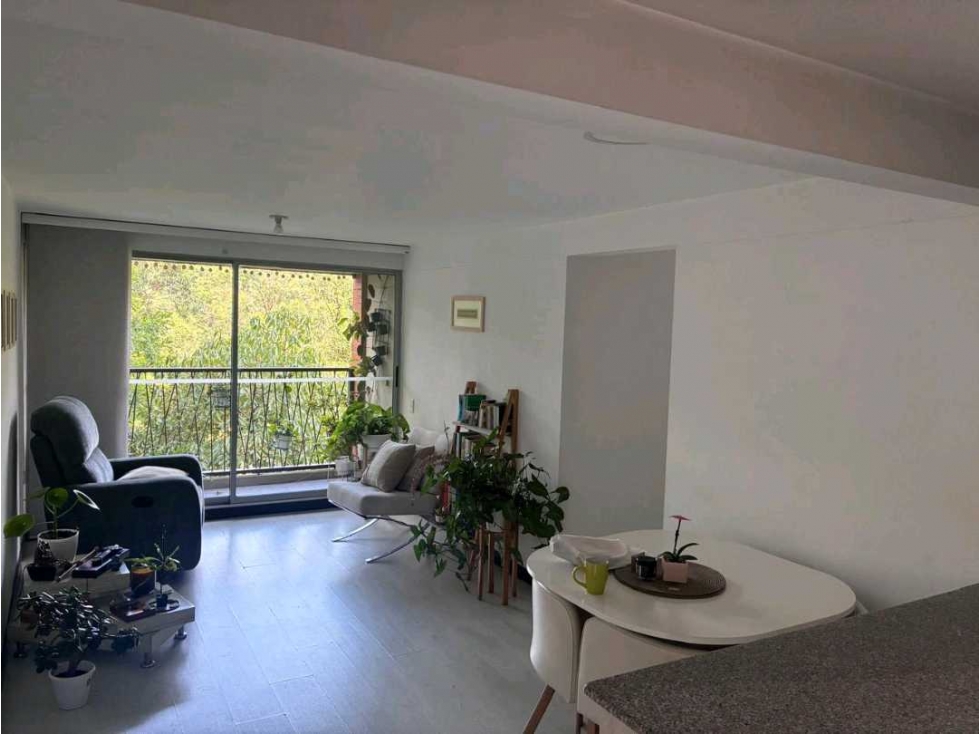 Hermoso apartamento en La Castellana con vista al bosque