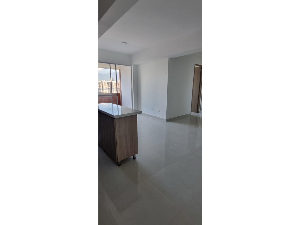 HERMOSO APARTAMENTO EN LAS CHIMENEAS UNIDAD COMPLETA PISO ALTO — foto 3