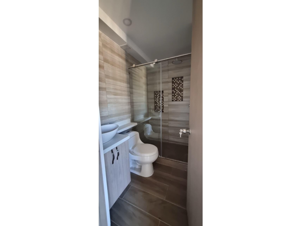 HERMOSO APARTAMENTO EN LAS CHIMENEAS UNIDAD COMPLETA PISO ALTO — foto 5