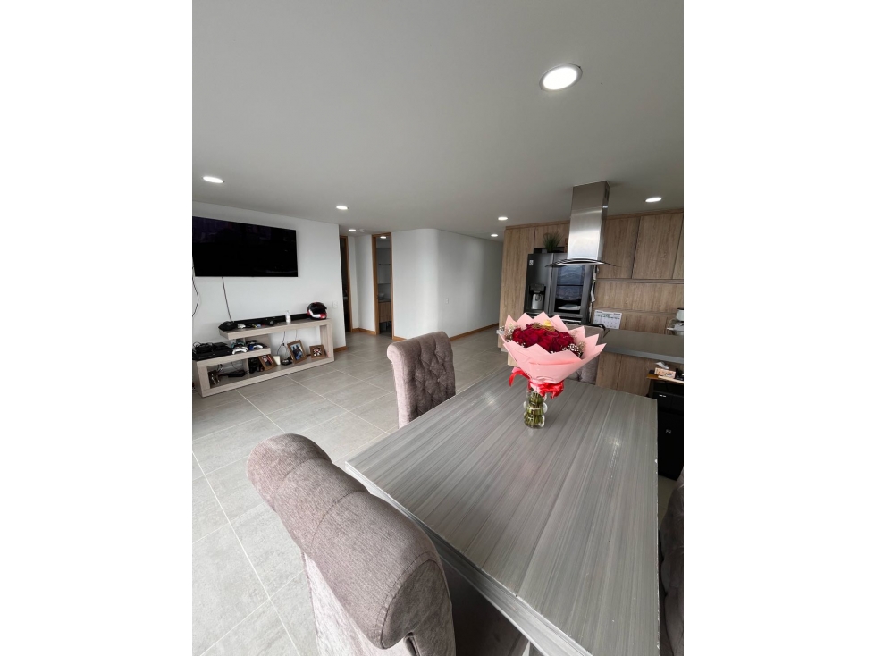 HERMOSO APARTAMENTO EN MEDELLÍN SECTORLAS PALMAS CON VISTA A LA CIUDAD — foto 2