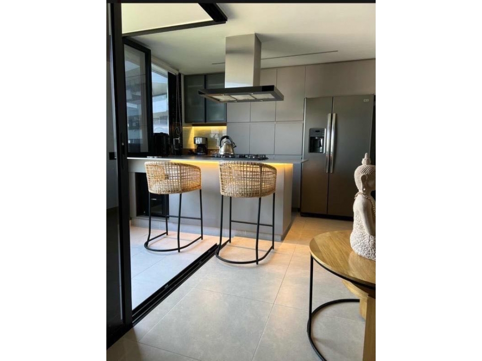 HERMOSO APARTAMENTO EN LAS PALMAS EL POBLADO PISO ALTO HERMOSA VISTA — foto 3