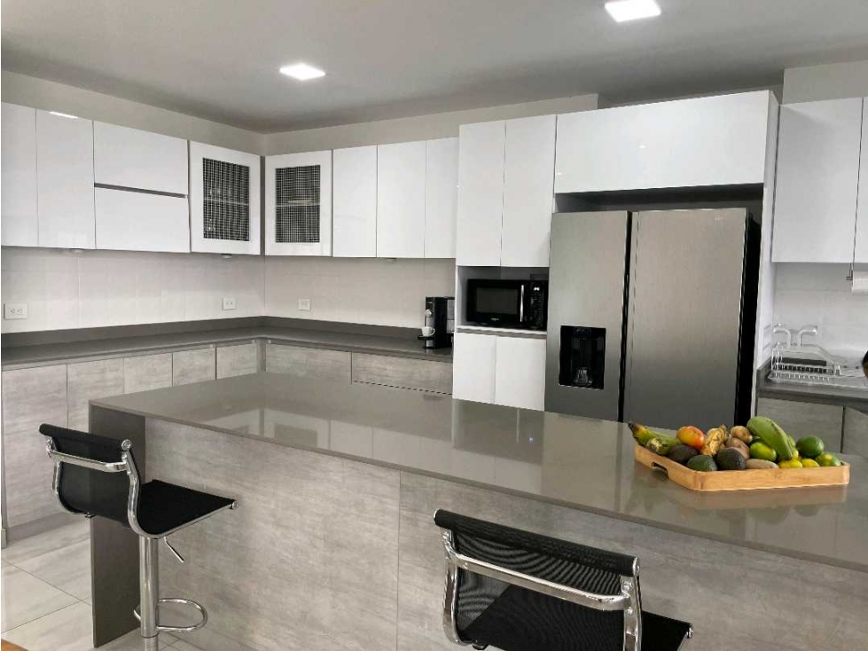 Hermoso apartamento en pinares 200 mts