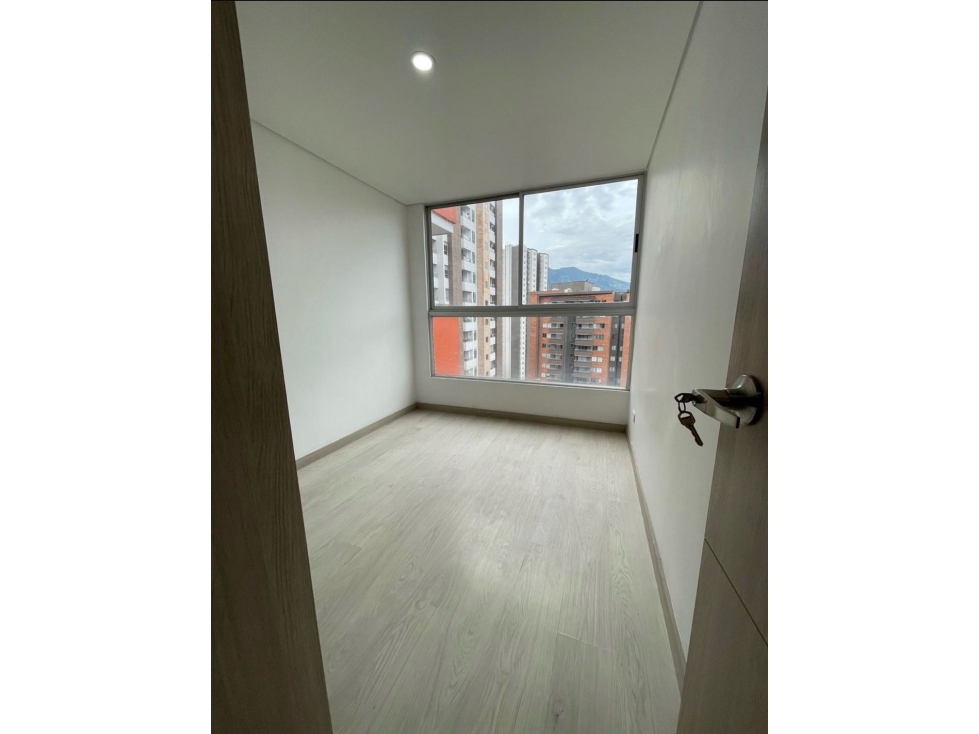 HERMOSO APARTAMENTO EN SABANETA PARTE PLANA PISO ALTO LINDA VISTA — foto 3