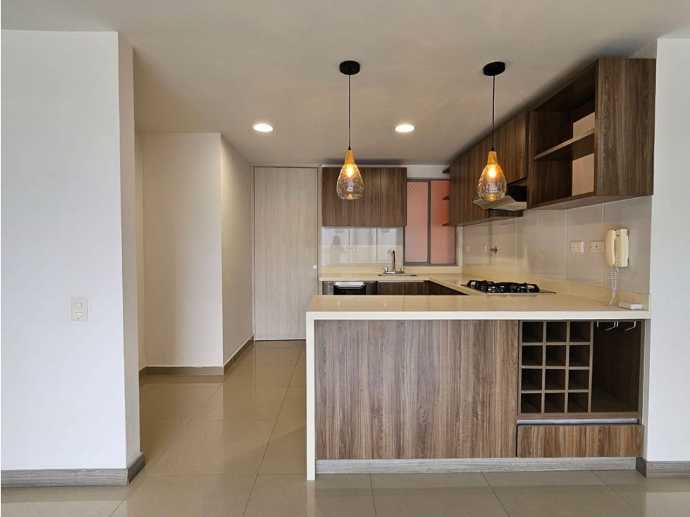 HERMOSO APARTAMENTO EN SABANETA CON BAÑO Y VESTIER EN CADA HABITACIÓN