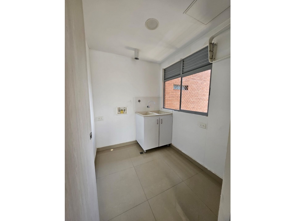 HERMOSO APARTAMENTO EN SABANETA CON BAÑO Y VESTIER EN CADA HABITACIÓN — foto 3