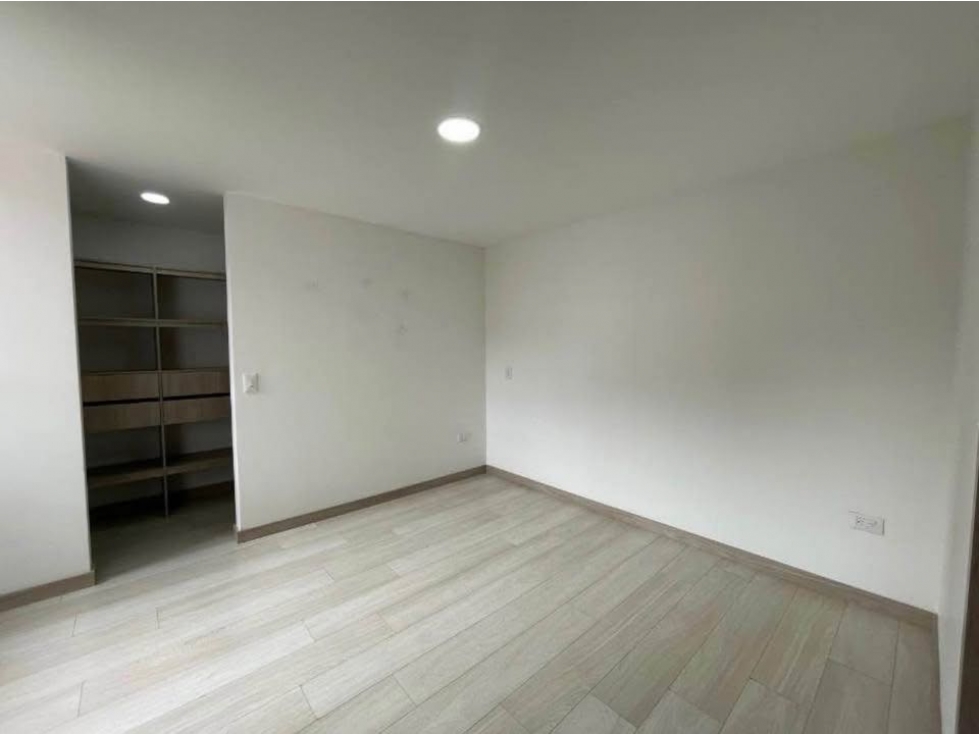 HERMOSO APARTAMENTO EN SABANETA CERCA DE LA VAQUITA PISO ALTO — foto 4