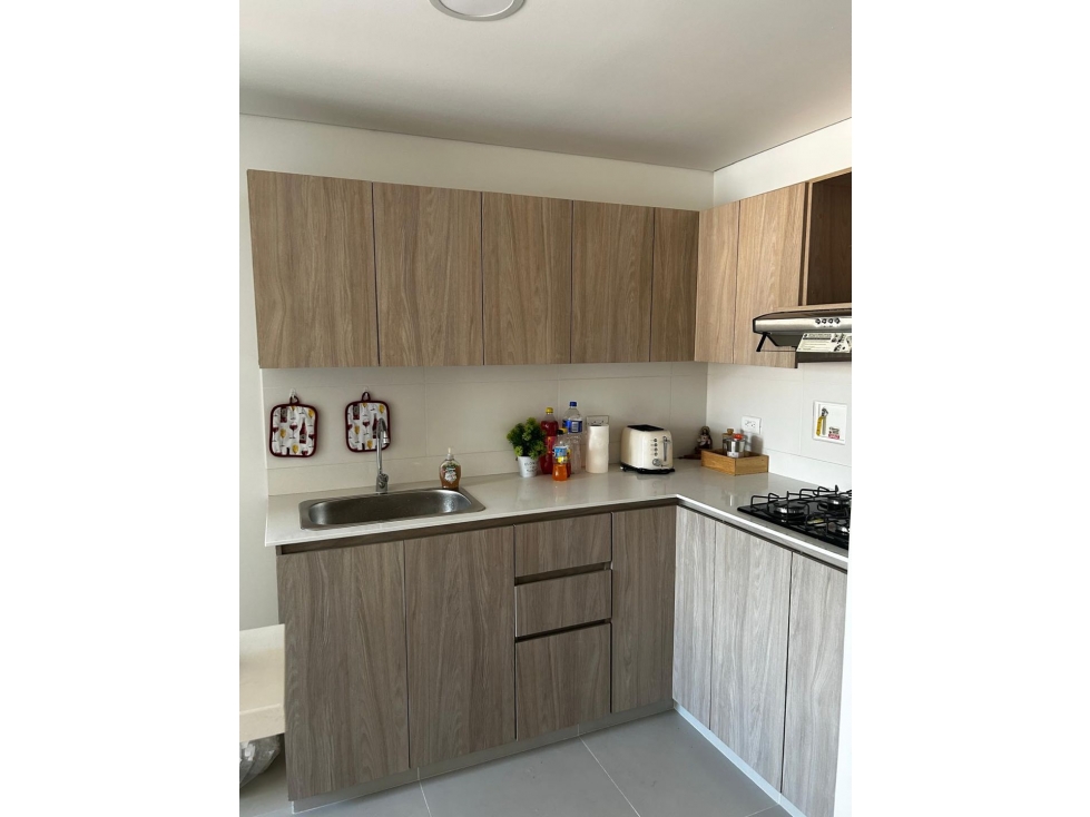 HERMOSO APARTAMENTO EN SABANETA PARTE PLANA CON LINDA VISTA AMOBLADO — foto 2