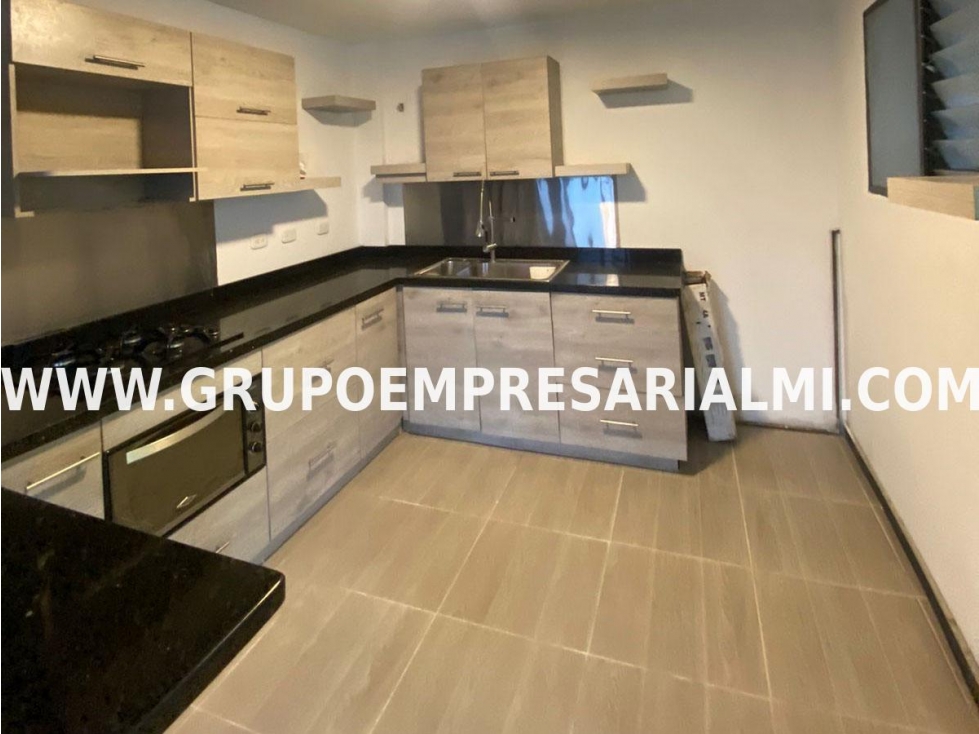 HERMOSO APARTAMENTO EN VENTA - SECTOR LAURELES COD: 27520
