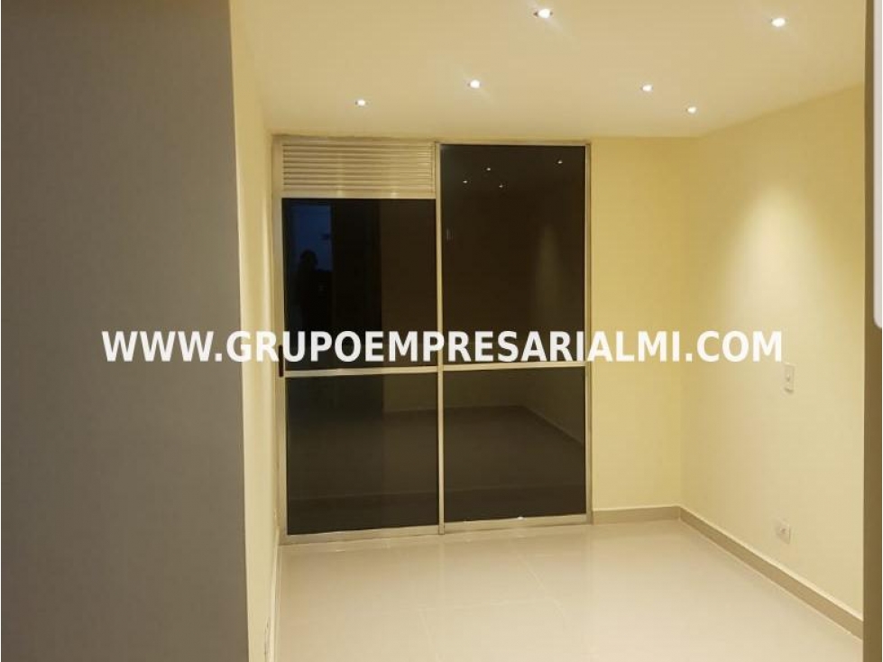 HERMOSO APARTAMENTO EN VENTA - SECTOR ROBLEDO PAJARITO COD: 30990