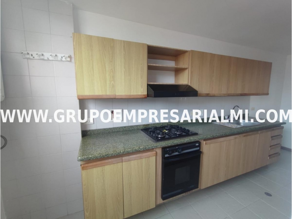 HERMOSO APARTAMENTO EN VENTA - SECTOR LOMA DE LOS BERNAL COD: 32276 — foto 4