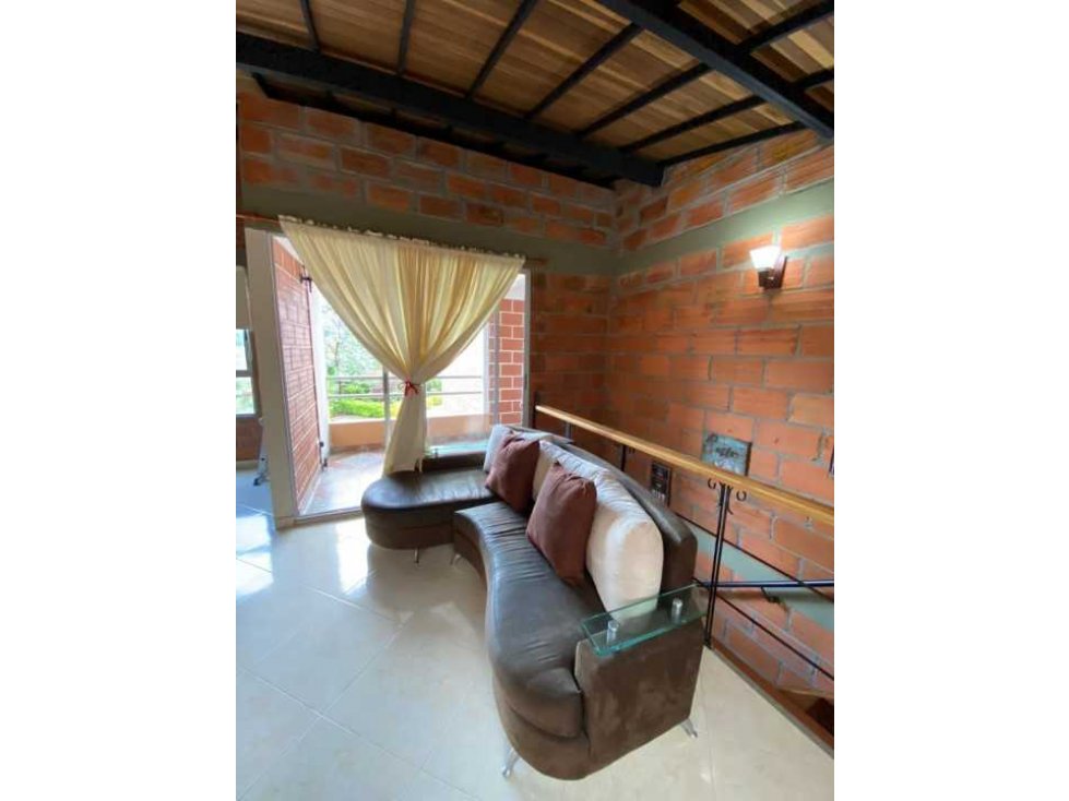 HERMOSO APARTAMENTO EN VENTA EN SEGUNDO PISO CON MANSARDA - PRECIO — foto 2