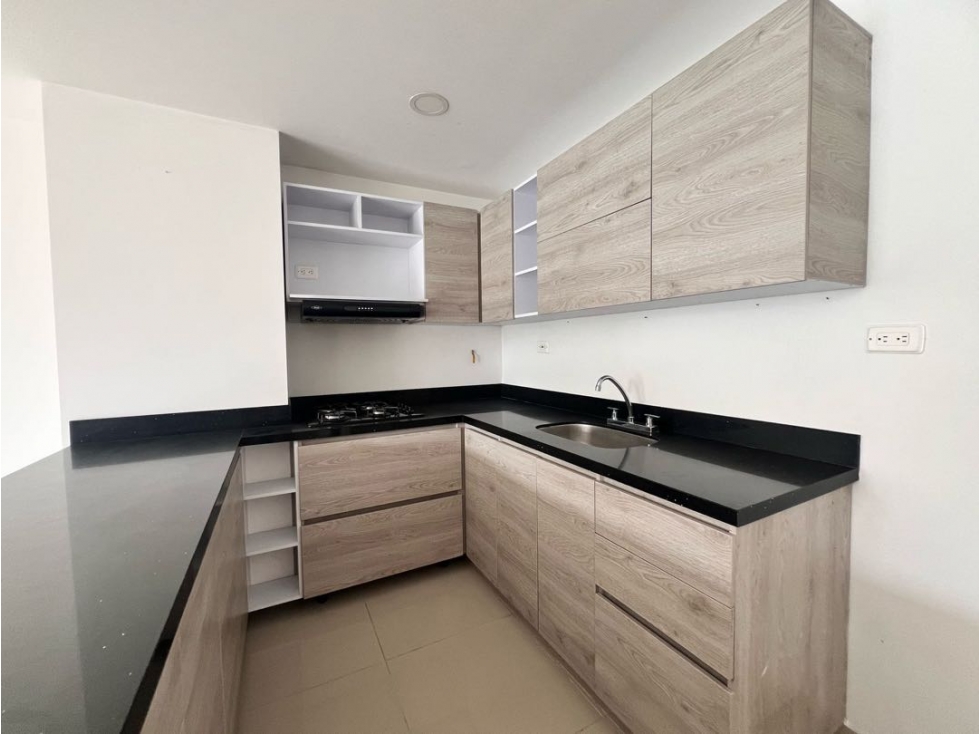 HERMOSO APARTAMENTO LAURELES APLICA AIRBNB PARA ESTANCIAS CORTAS — foto 2