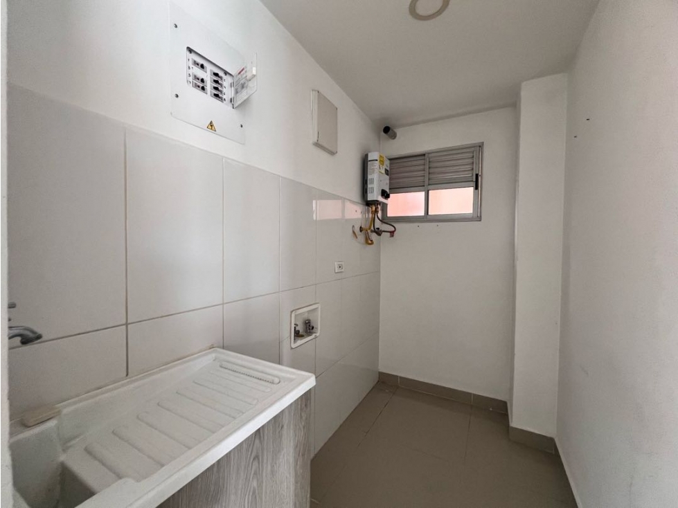 HERMOSO APARTAMENTO LAURELES APLICA AIRBNB PARA ESTANCIAS CORTAS — foto 5