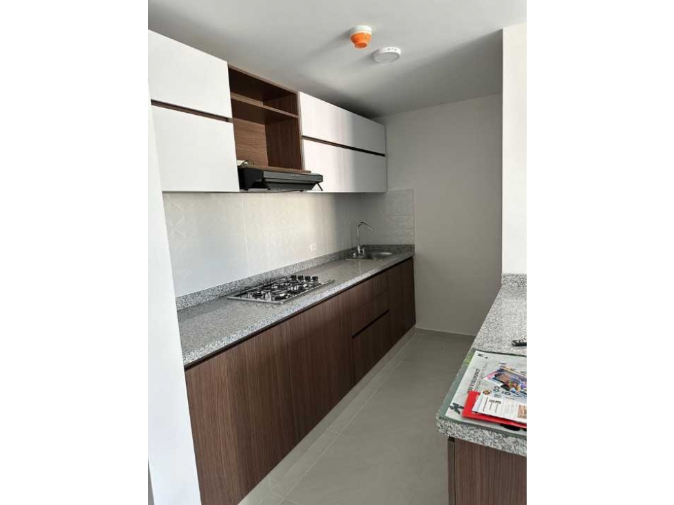 VENDO HERMOSO APARTAMENTO CON PARQUEADERO CUBIERTO Y DEPOSITO — foto 4