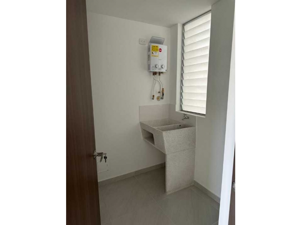 VENDO HERMOSO APARTAMENTO CON PARQUEADERO CUBIERTO Y DEPOSITO — foto 5