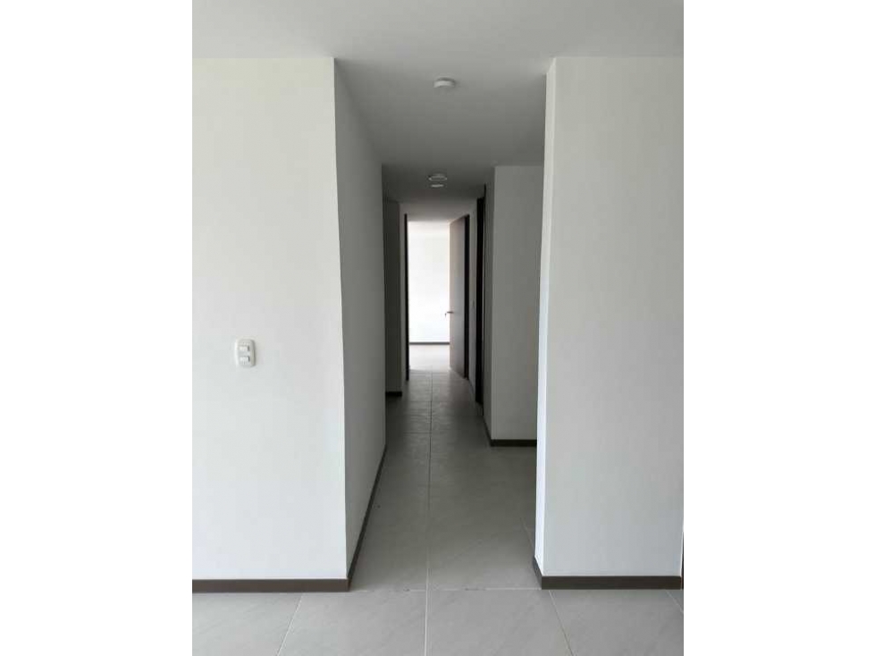 VENDO HERMOSO APARTAMENTO CON PARQUEADERO CUBIERTO Y DEPOSITO — foto 6