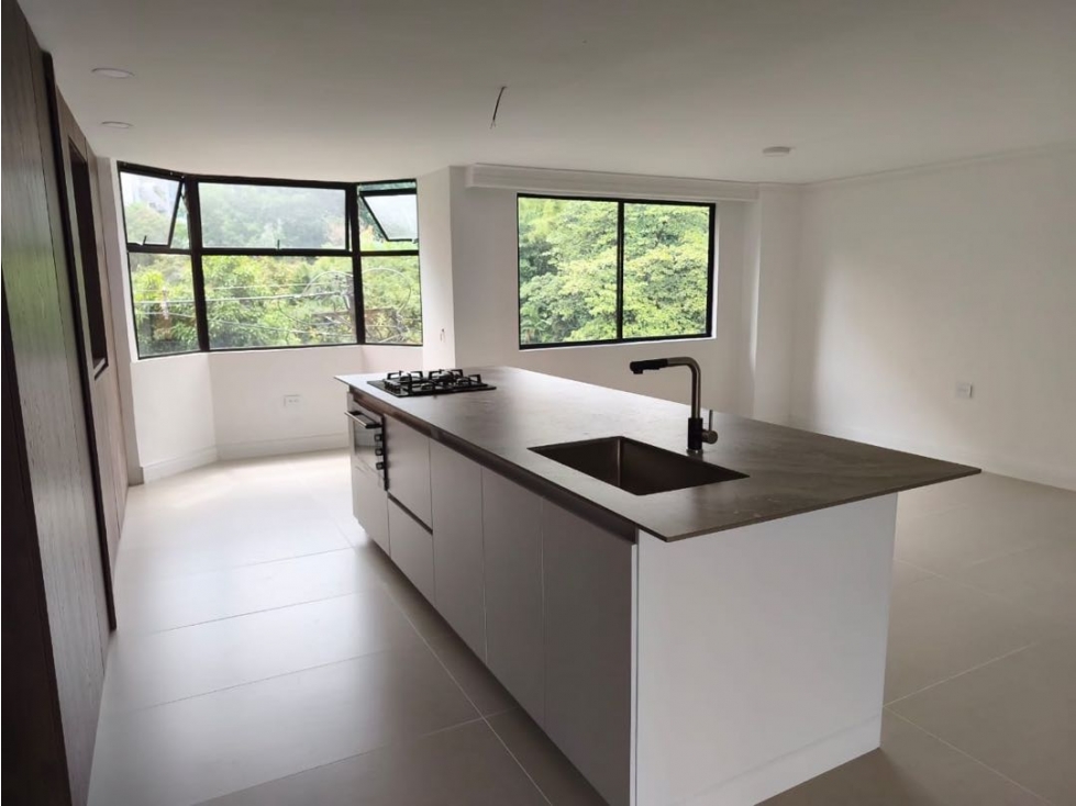 HERMOSO APARTAMENTO POBLADO MILLA DE ORO RECIÉN REMODELADO AL 100%