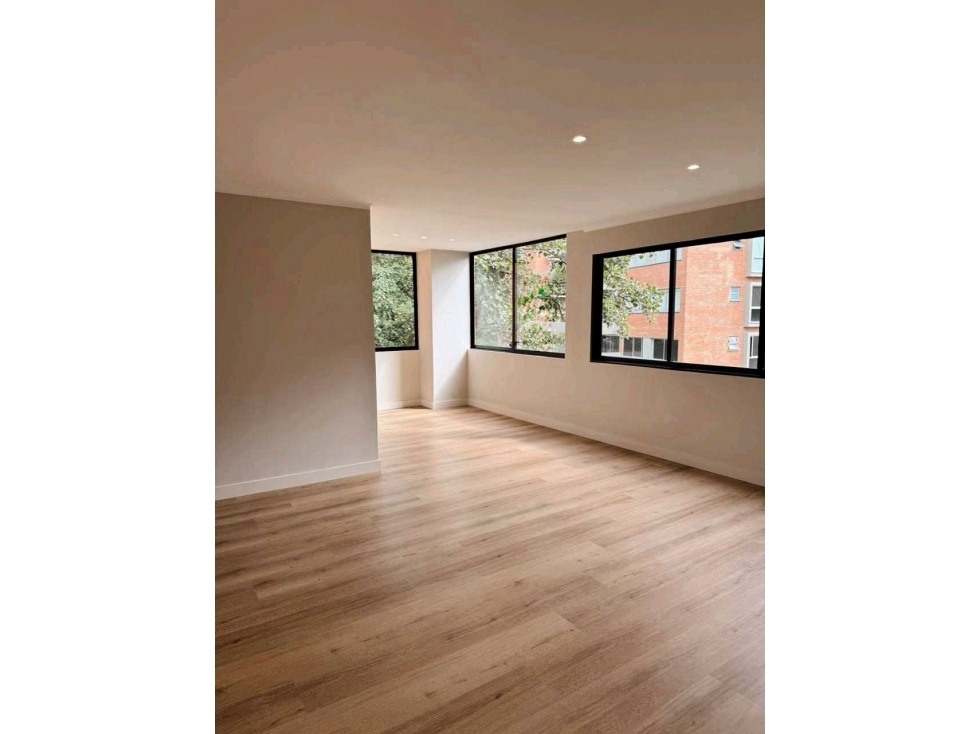 HERMOSO APARTAMENTO REMODELADO TOTALMENTE LOMA ALEJANDRIA — foto 3