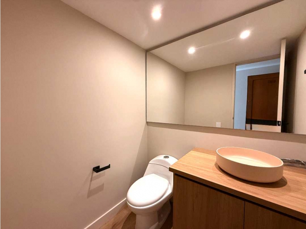 HERMOSO APARTAMENTO REMODELADO TOTALMENTE LOMA ALEJANDRIA — foto 5