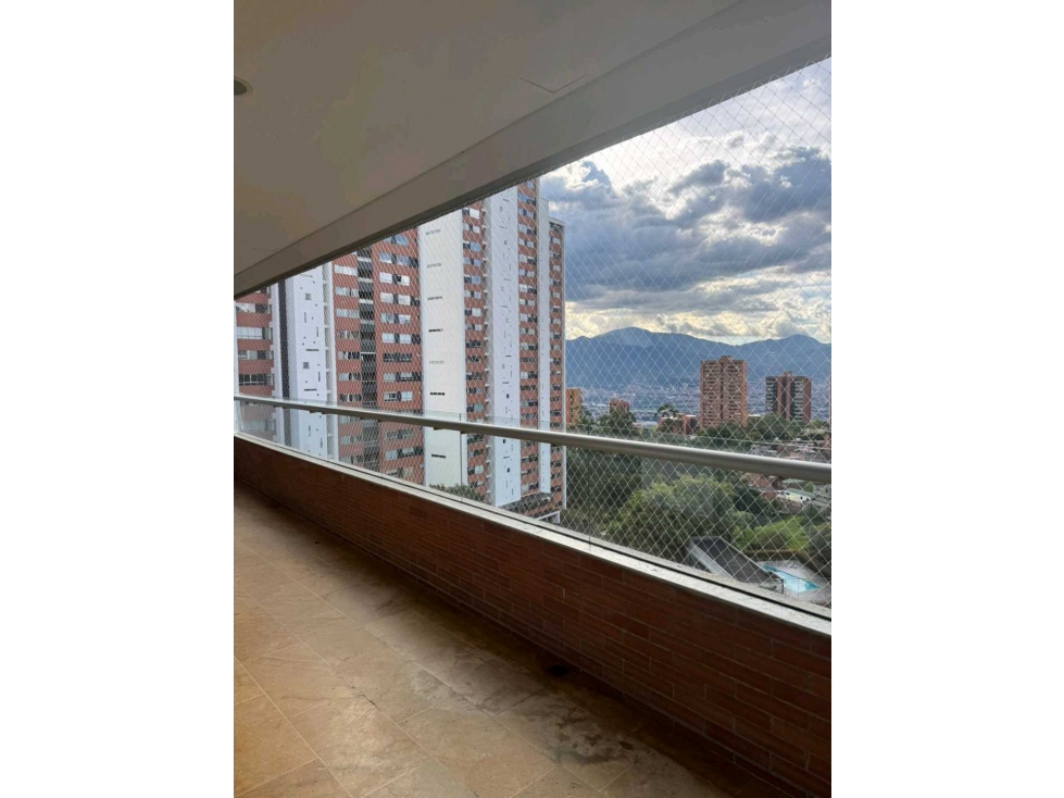 Hermoso apartamento zona alta del Poblado (loma del tesoro)