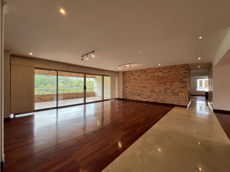 Hermoso apto cerca al tesoro,perfecto para remodelar con vista
