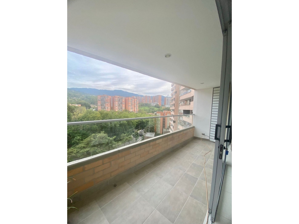 HERMOSO APTO CON EXCELENTE VISTA AL ORIENTE. EN LOMA DEL CHOCHO . — foto 2