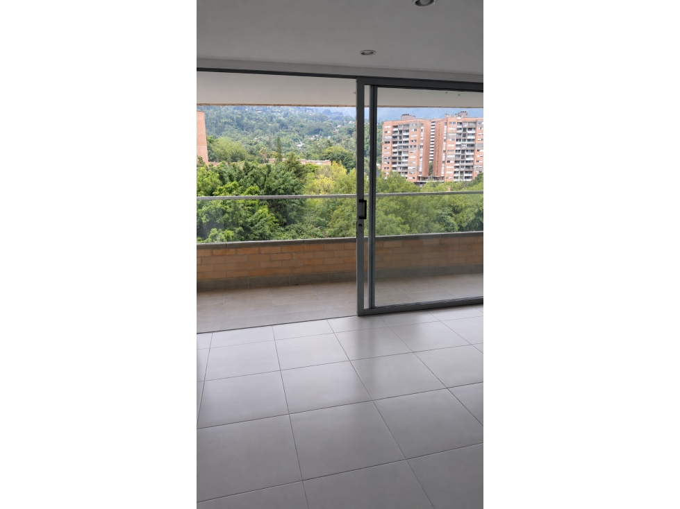 HERMOSO APTO CON EXCELENTE VISTA AL ORIENTE. EN LOMA DEL CHOCHO . — foto 4