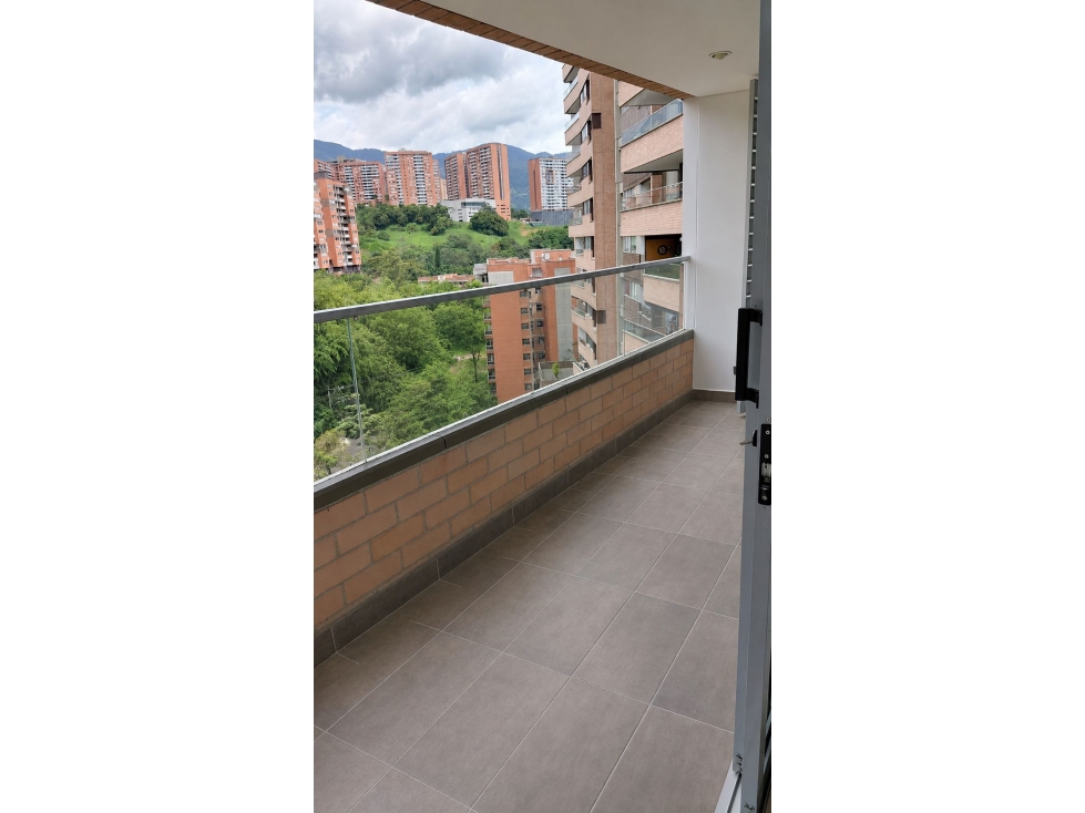 HERMOSO APTO CON EXCELENTE VISTA AL ORIENTE. EN LOMA DEL CHOCHO . — foto 5