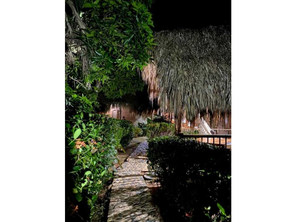 Hermoso hostal con 7 cabañas, 9052m2, acceso a rio, parque tayrona - 2