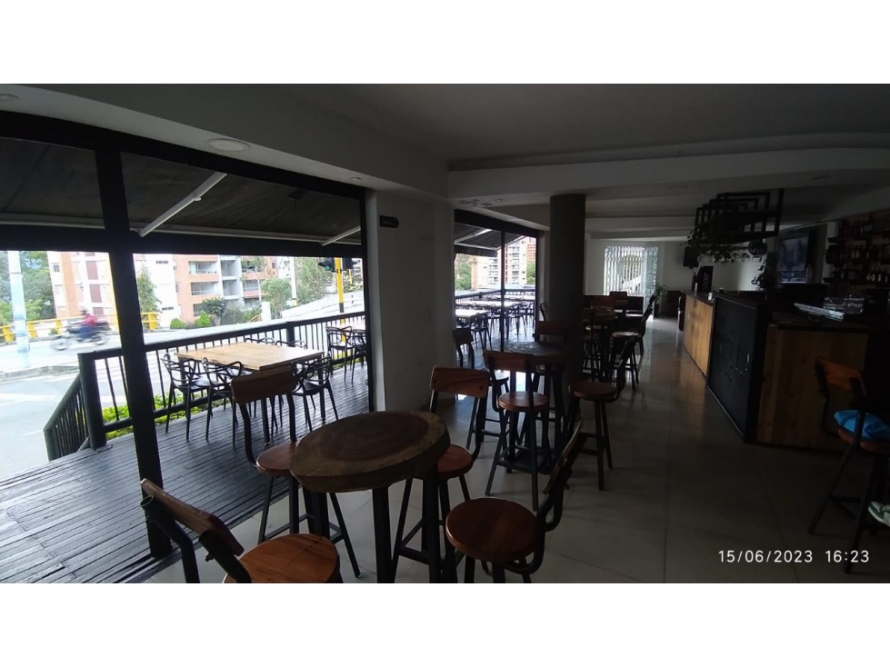HERMOSO LOCAL COMERCIAL EN ENVIGADO EN AV PRINCIPAL SUPER COMERCIAL — foto 2