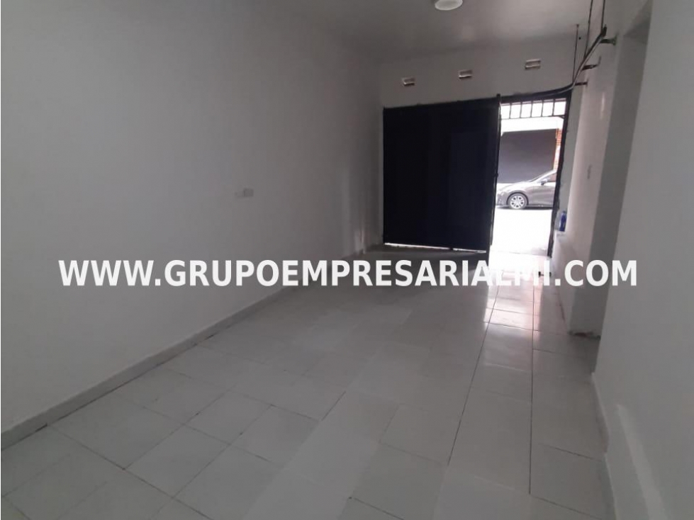 HERMOSO LOCAL EN ARRIENDO - SECTOR SANTA MARÍA COD: 30642 - 1