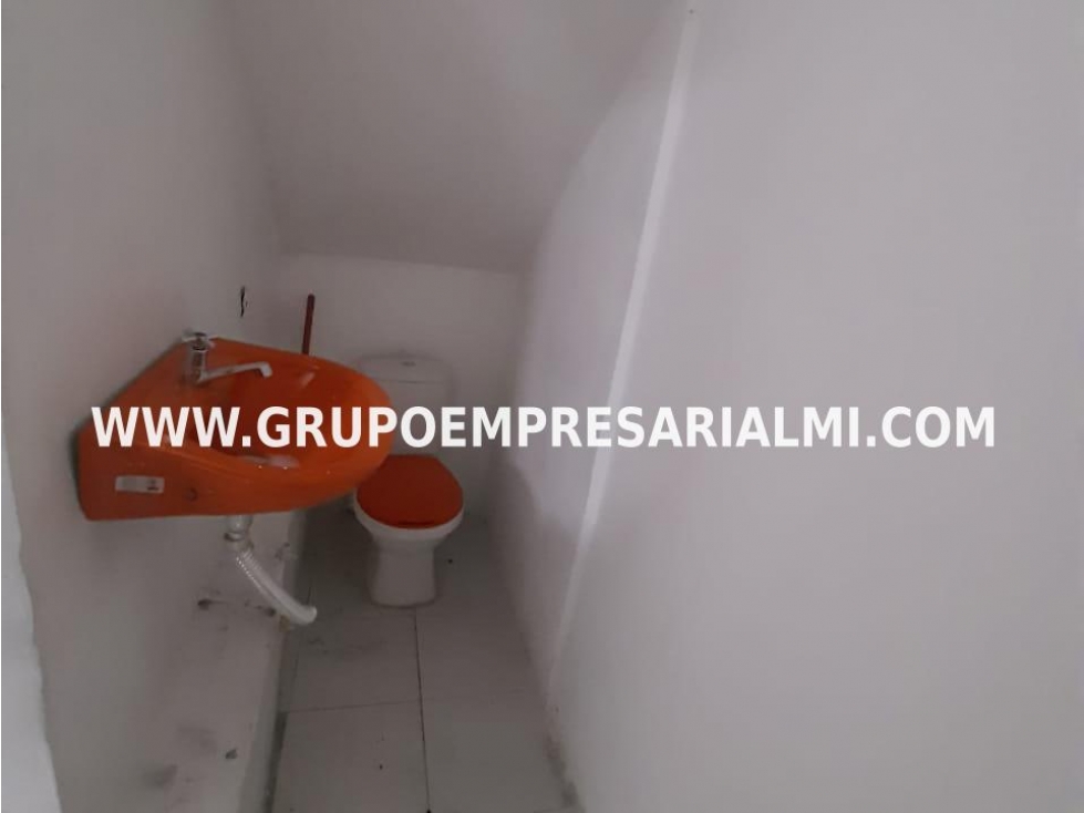 HERMOSO LOCAL EN ARRIENDO - SECTOR SANTA MARÍA COD: 30642 - 6
