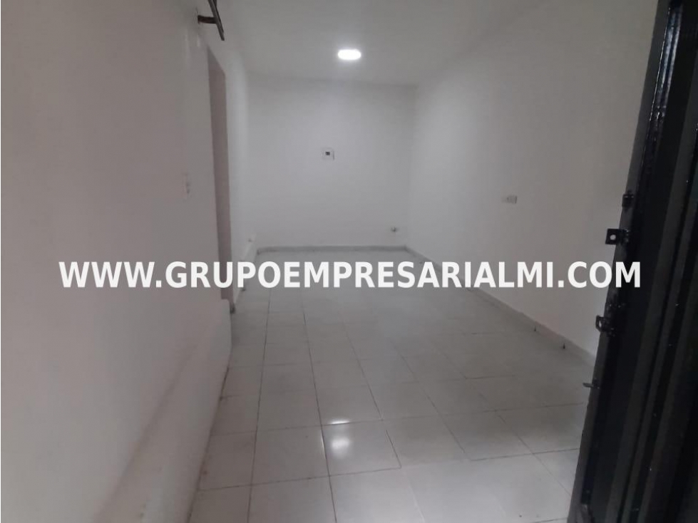 HERMOSO LOCAL EN ARRIENDO - SECTOR SANTA MARÍA COD: 30642 - 3