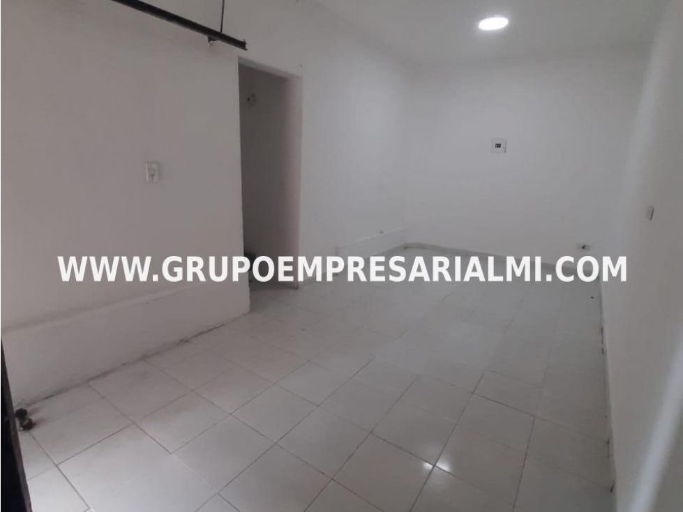 HERMOSO LOCAL EN ARRIENDO - SECTOR SANTA MARÍA COD: 30642 - 4