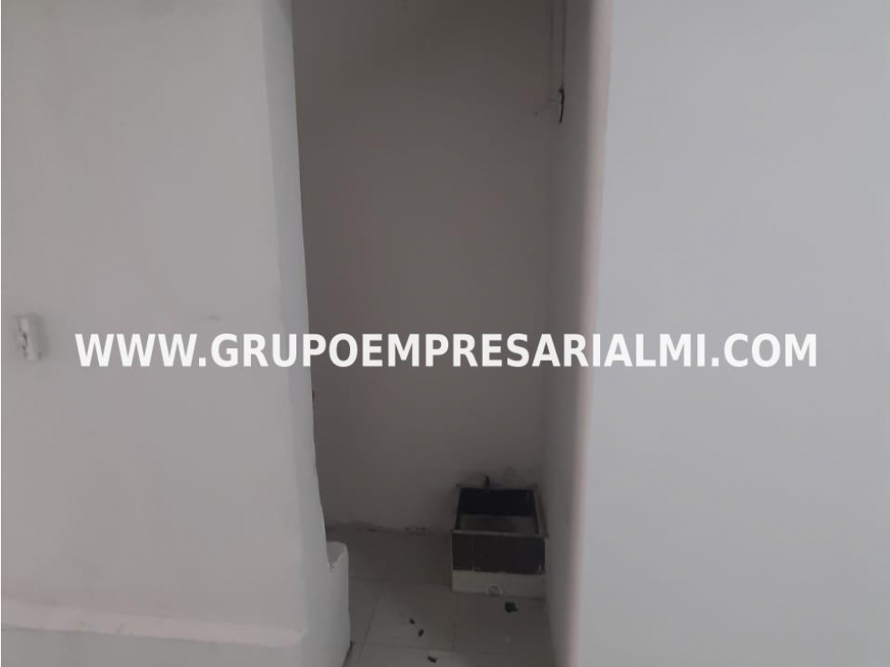 HERMOSO LOCAL EN ARRIENDO - SECTOR SANTA MARÍA COD: 30642 - 5
