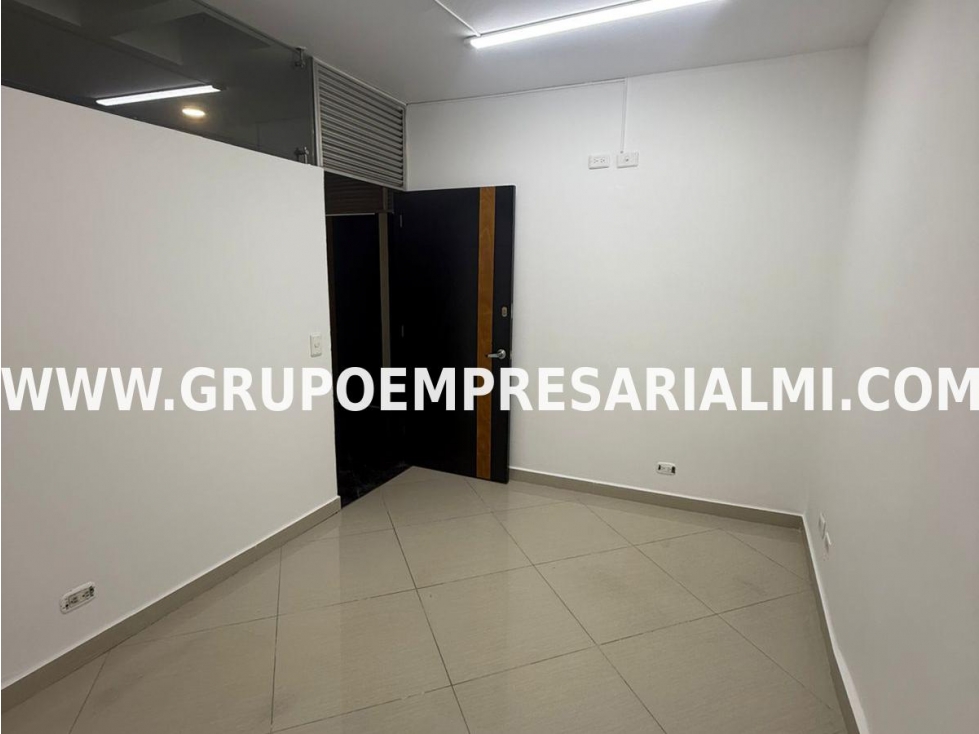 HERMOSO LOCAL EN ARRIENDO - SECTOR LAURELES COD: 32847