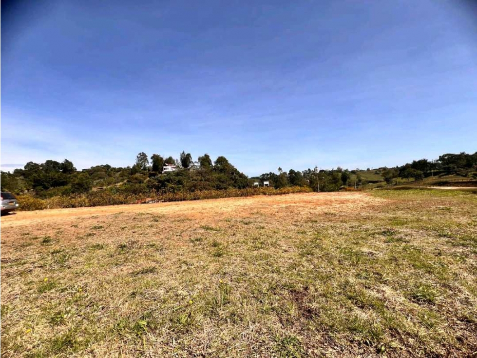 HERMOSO LOTE CON MUY BUENA VISTA EN VENTA CON EXCELENTE UBICACION.