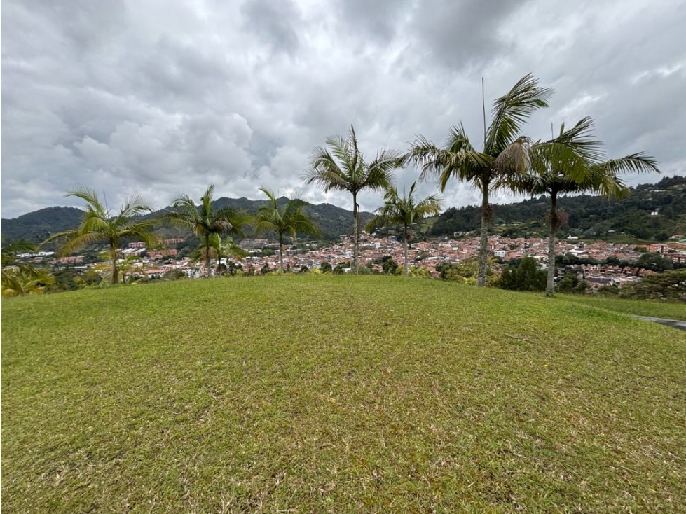 HERMOSO LOTE CON VISTA AL RETIRO EN UNIDAD CERRADA MIRADOR DEL RETIRO — foto 3