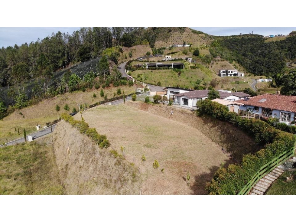 HERMOSO LOTE EN EL RETIRO UBICADO EN LA MEJOR PARCELACIÓN DEL ORIENTE