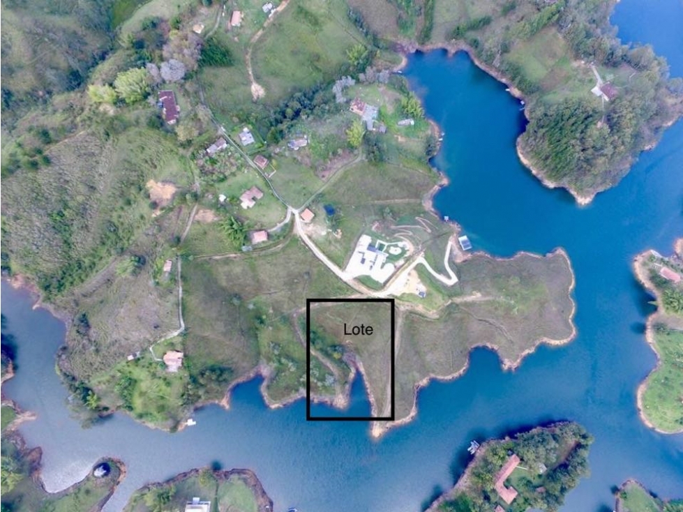 HERMOSO LOTE EN GUATAPÉ EN UNIDAD CERRADA — foto 2