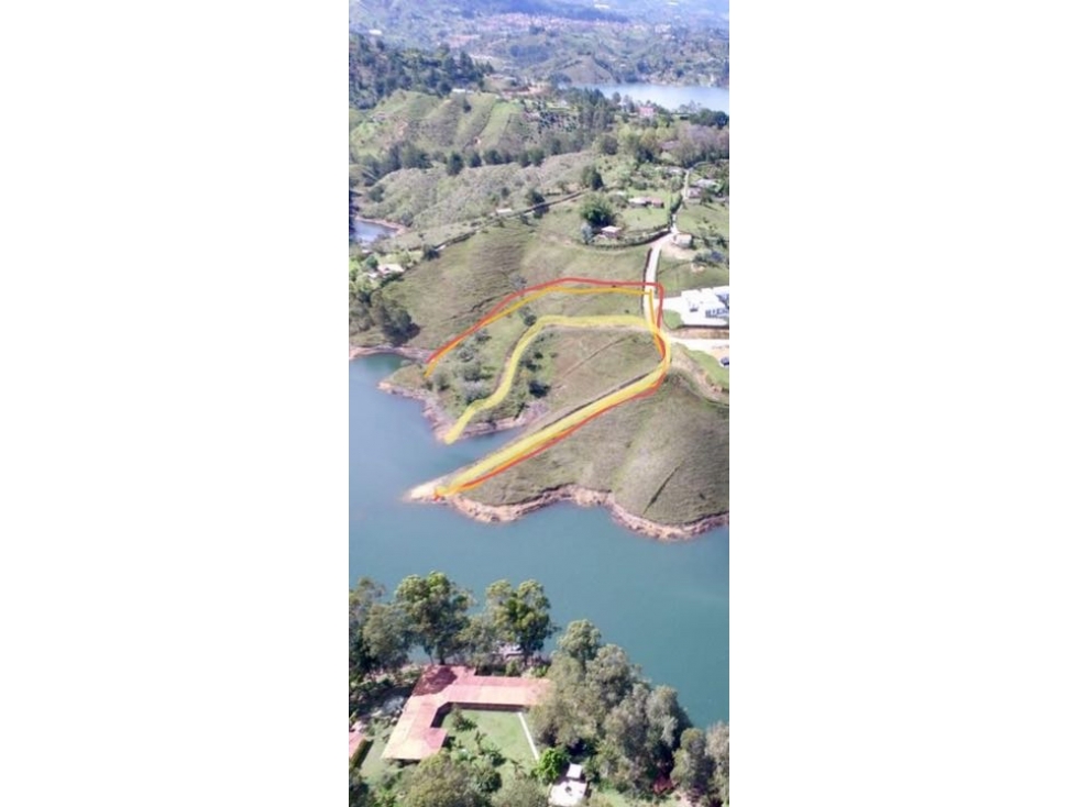HERMOSO LOTE EN GUATAPÉ EN UNIDAD CERRADA — foto 4