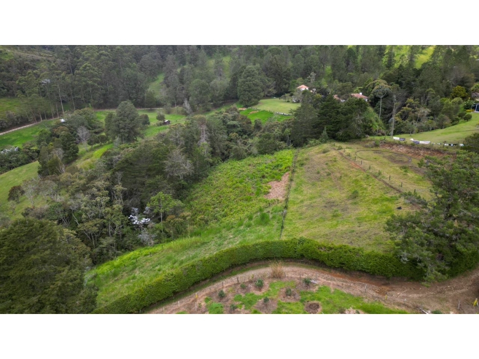 HERMOSO LOTE EN UNIDAD EN EL SECTOR DE VARAHONDA - RIONEGRO
