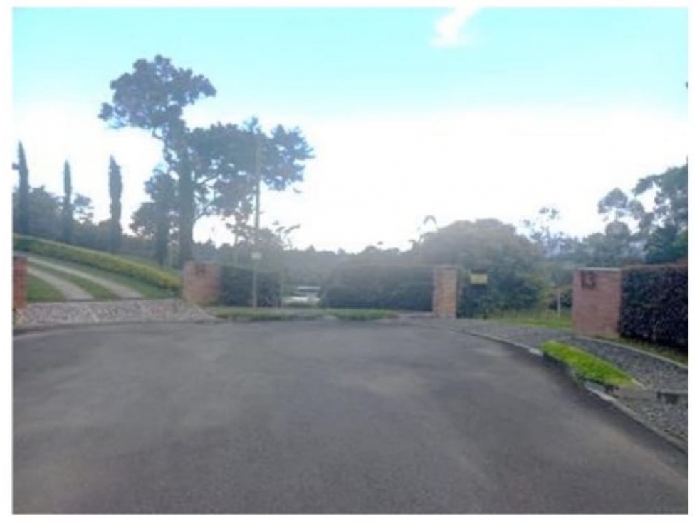 HERMOSO LOTE EN VENTA EN EXCLUSIVA PARCELACIÓN SOBRE A LA VÍA LA CEJA — foto 5
